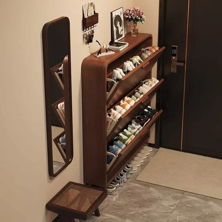 Meuble de chaussure dans le couloir