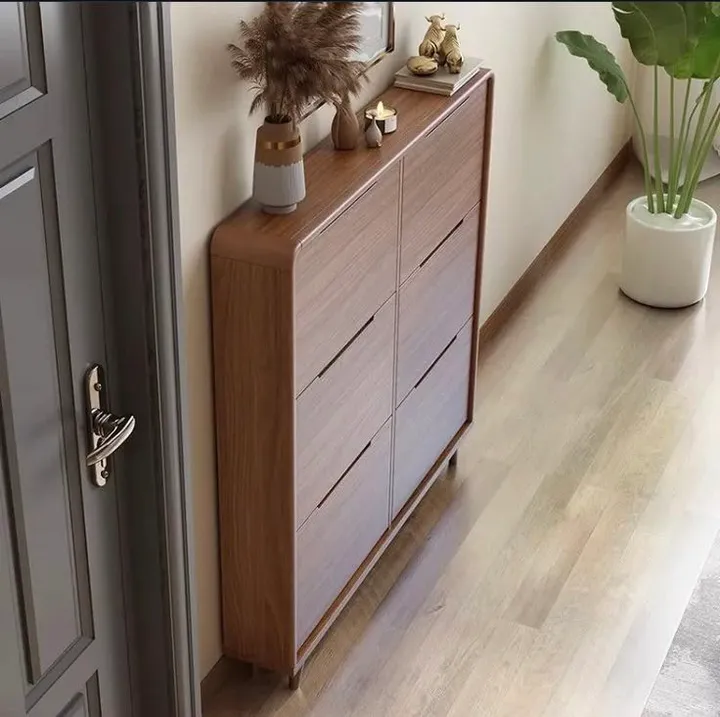 Meuble de chaussure dans le couloir